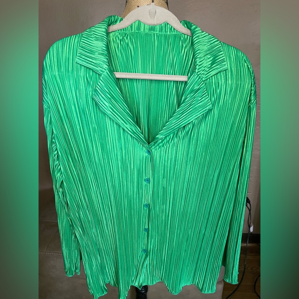 Green Pleated Women’s Blouse V neck button down Long Sleeve XL PTP 23”